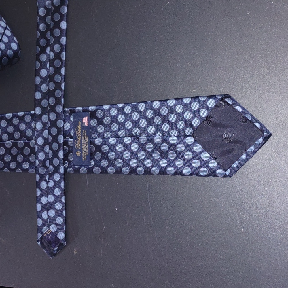 Brooks Brothers 100% silk tie - blue on blue polkadots